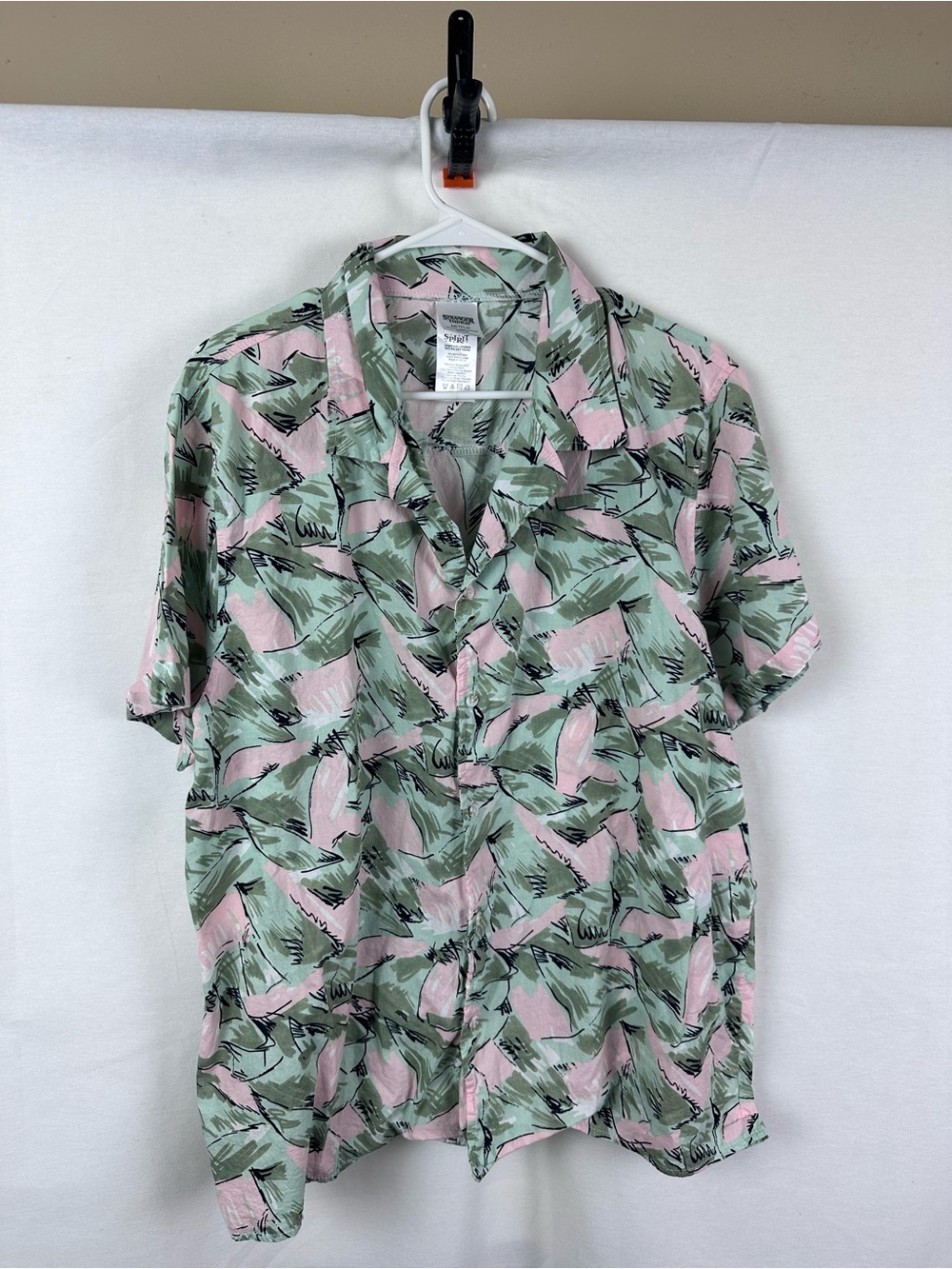 Men's Short-Sleeve Button-Down Shirt - Pink & Green Leaf Print